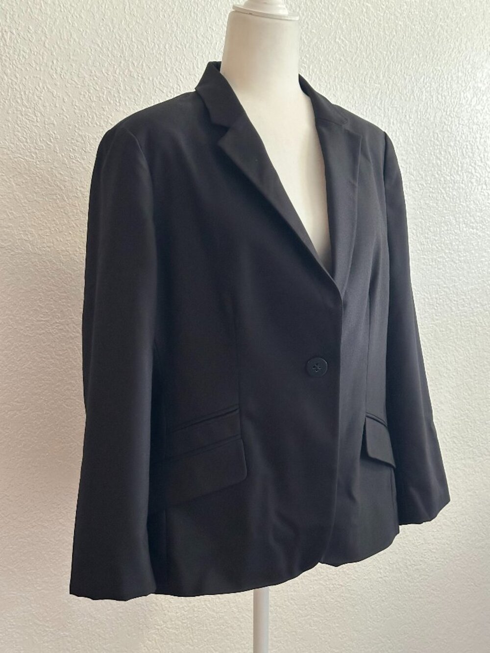 Chico’s Black Blazer w/ Polka Dot Lining | Size 2 (US Medium) | Classic Chic